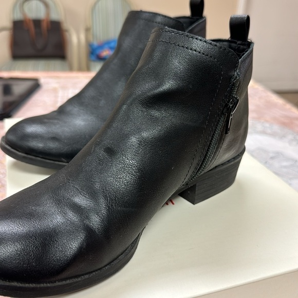 Women's Cadee Ankle Booties - Picture 3 of 7